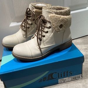 Cliffs by White Mountain Duena booties